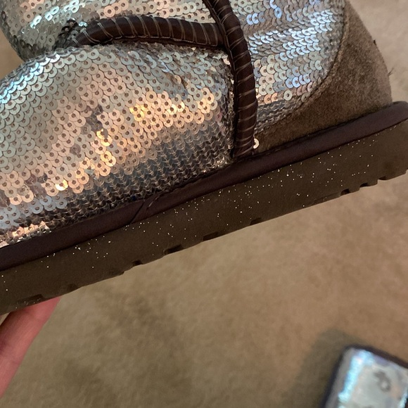 UGG CLASSIC SHORT SILVER SEQUIN BOOTS SIZE 7 - Picture 8 of 15